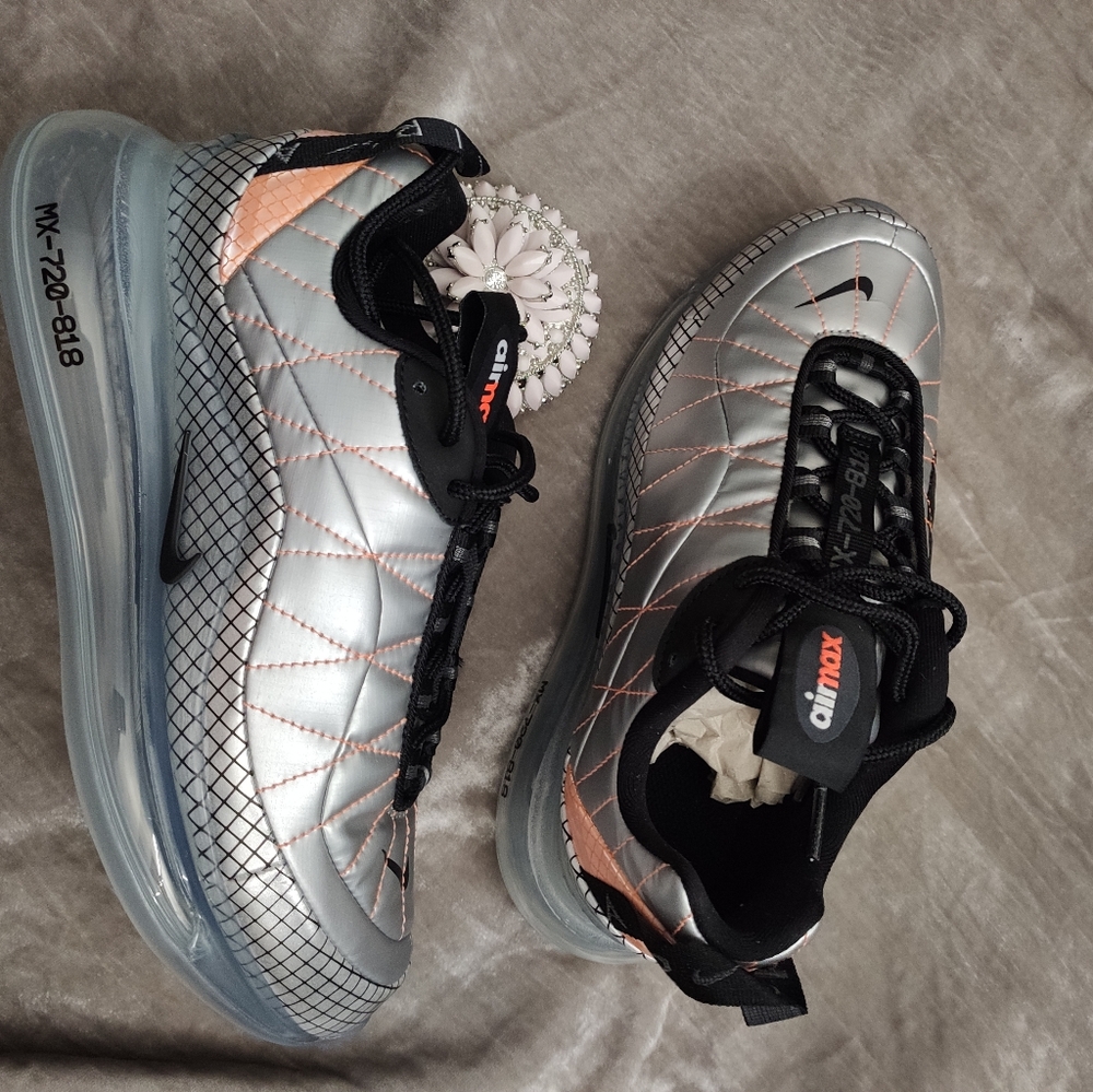 Nike Sneaker - Picture 4 of 7